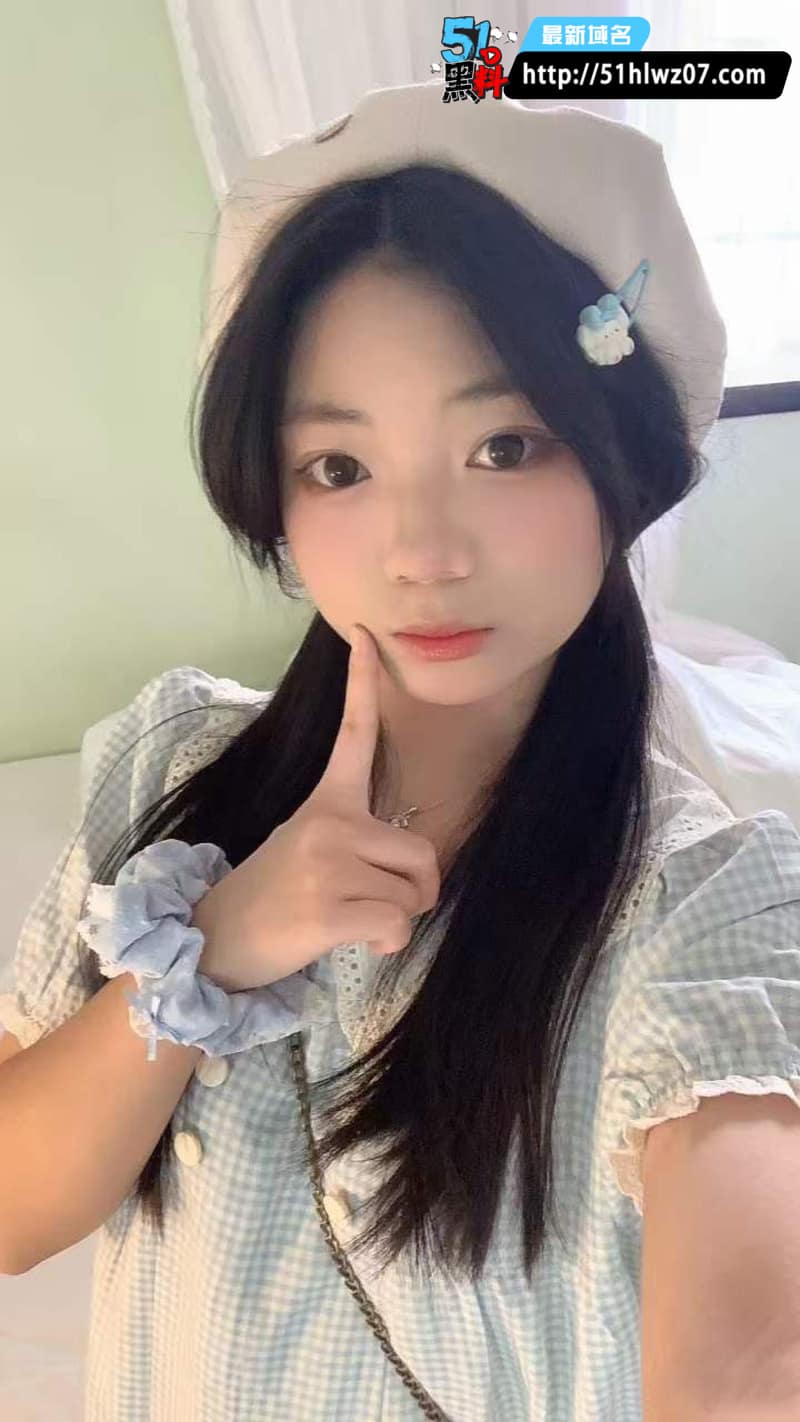 邻家清纯甜妹私密视频流出被男友按头深喉口交反差太顶