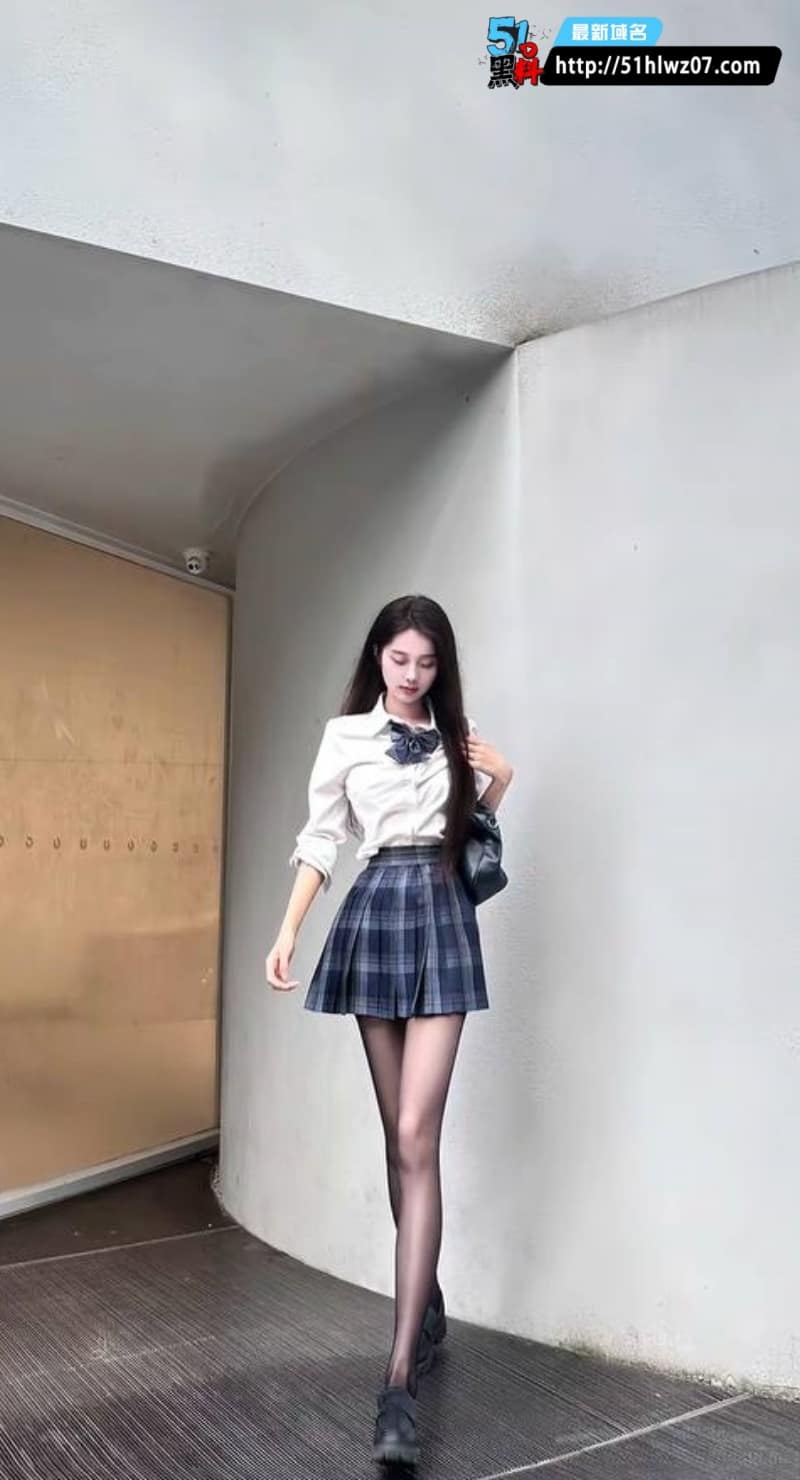 黑丝JK表妹被表哥无套狂顶到眼神失神肉体剧颤 无套实操