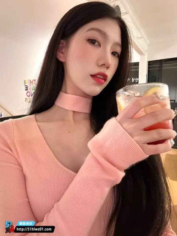丝袜美足极品保养，女神脚趾灵活蜷动让男人彻底失控