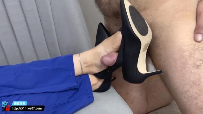 丝袜美足极品保养，女神脚趾灵活蜷动让男人彻底失控 成人视频