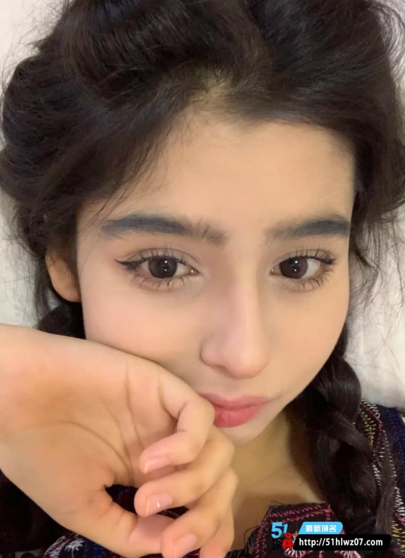 古丽苏如合看着像不食人间烟火的仙女，私下穿情趣装被操得浪叫 学生装反差