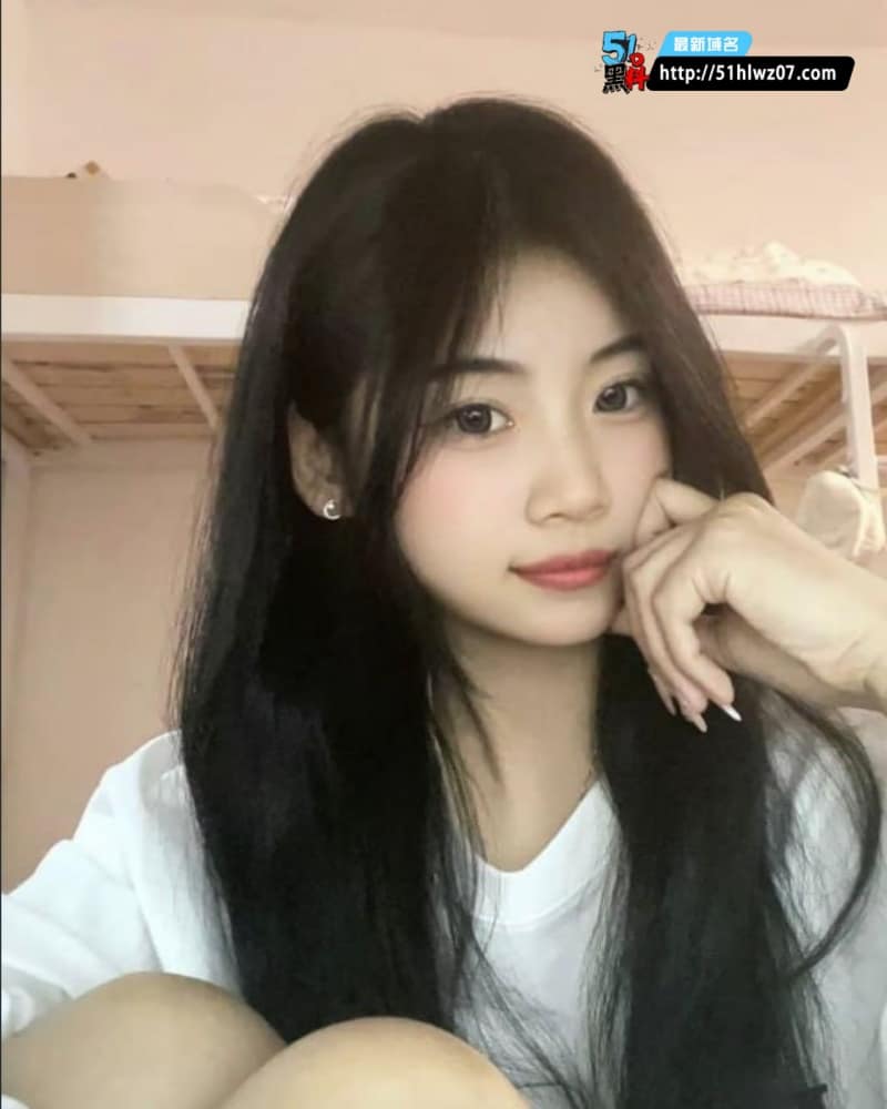 广西高校学妹王芳私密视频流出，清纯校花被金主包养反差极强