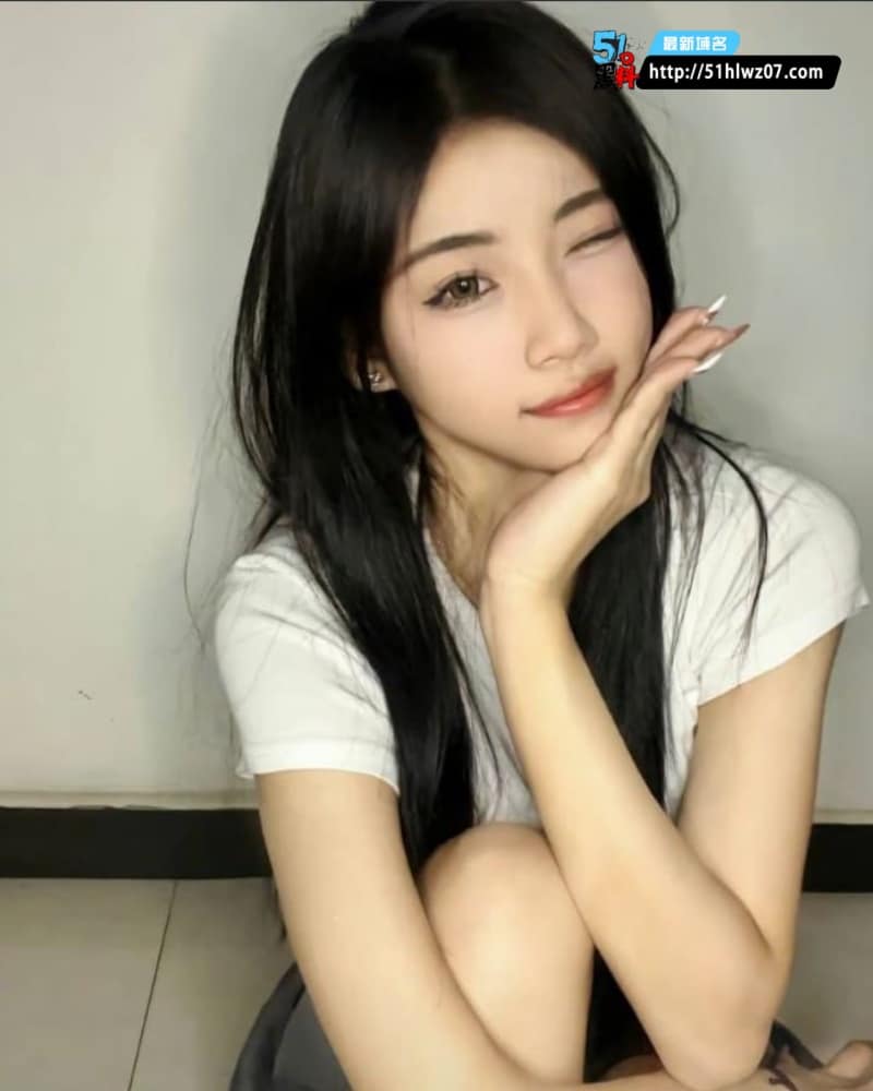 广西高校学妹王芳私密视频流出，清纯校花被金主包养反差极强 清纯反差