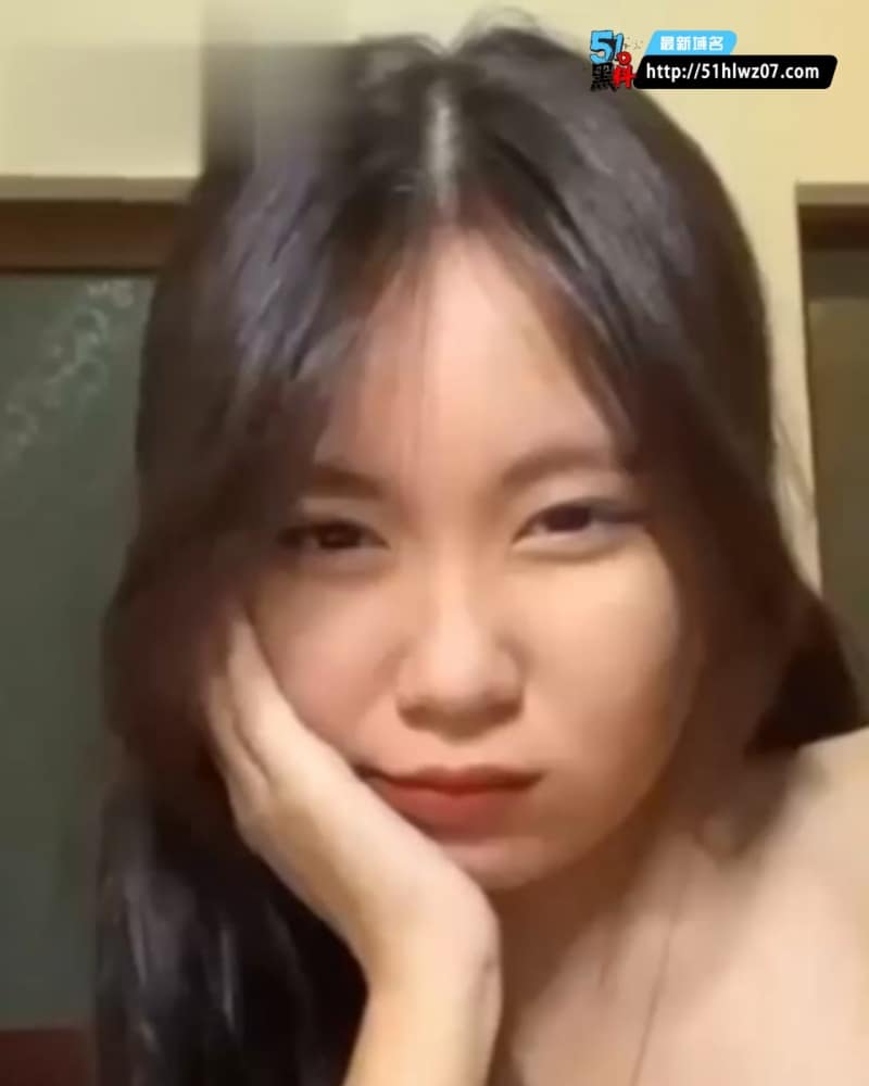 广西高校学妹王芳私密视频流出，清纯校花被金主包养反差极强 金主包养视频