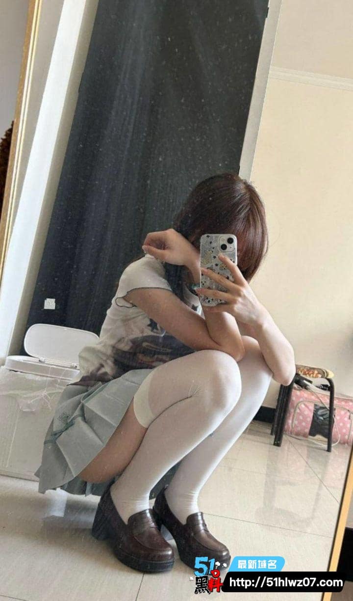 天津外国语大学乖乖女反差视频，带狗链求调教细节太顶 下海视频