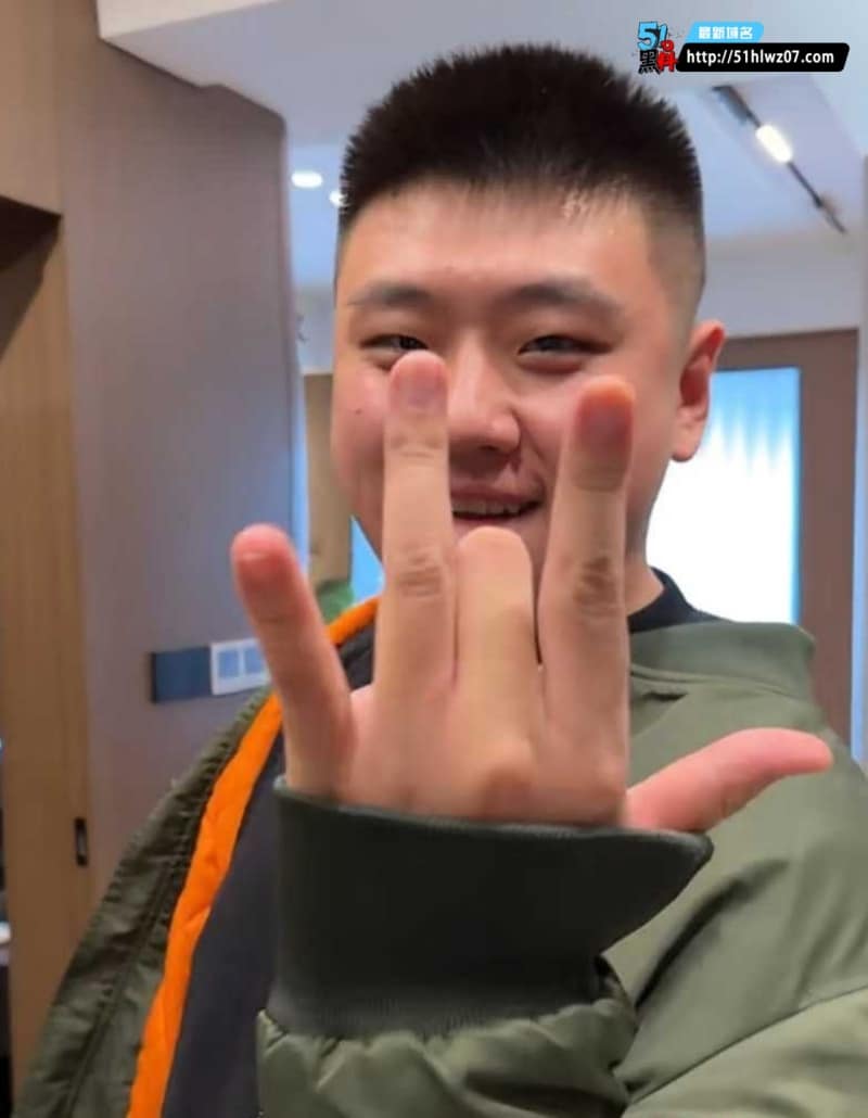 网红舒克硬汉人设翻车，私密视频流出屁股红肿细节太反差 肌肉男Gay视频
