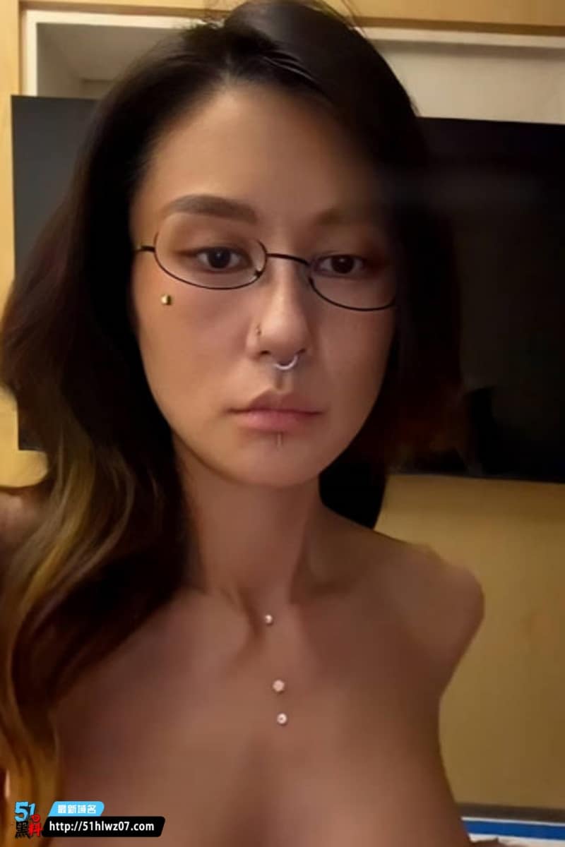 凯西小树洞私密视频流出丨黑皮御姐反差尺度太顶，后续还有更多 福利