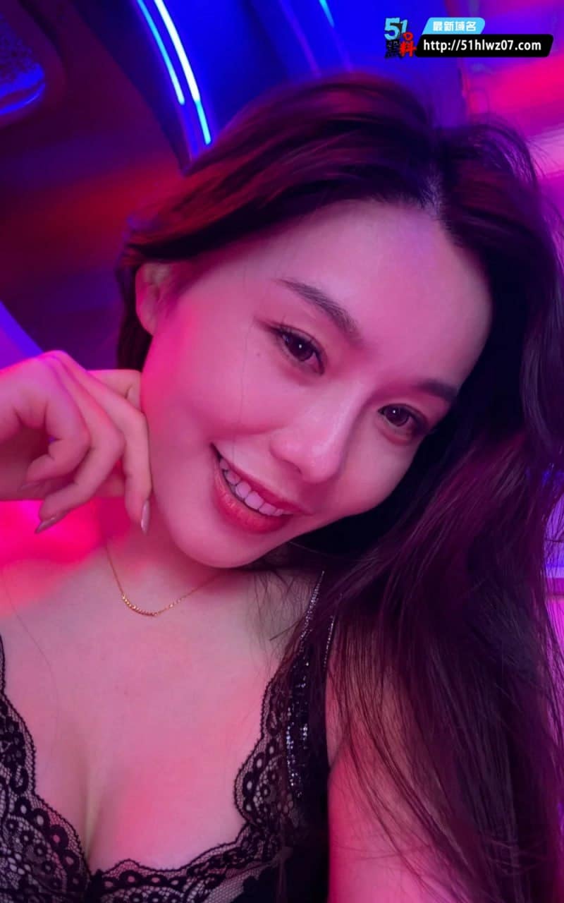 南京袁靖妍看着端庄优雅，私下在酒吧勾搭体育生玩得太野了 酒吧约炮