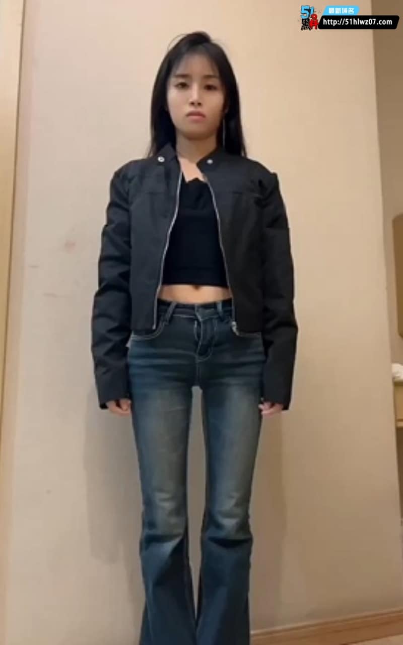 张佳珍看着清纯得像个大学生，私下裸贷视频里玩牙刷太野了 网红爆料