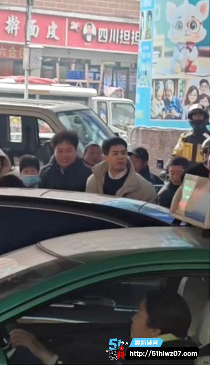郑州奔驰哥出轨现场流出丨原配被按头打路人大爷怒怼渣男 奔驰E300L