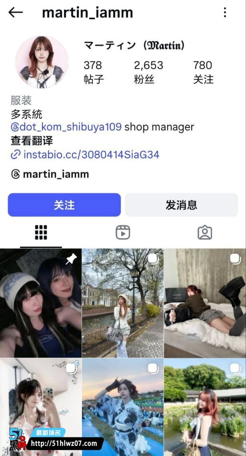餐馆撒尿门女子私下太野，当众撩裙脱裤蹲地小便，顾客都被恶心到了