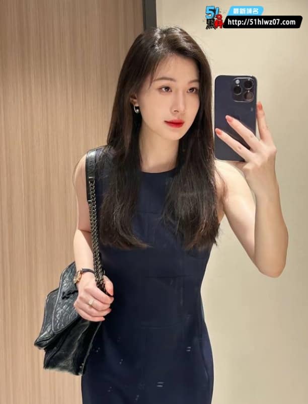 白嫩辣妈穿女仆装被儿子猛操，这波母子内射的浪叫真的绝了