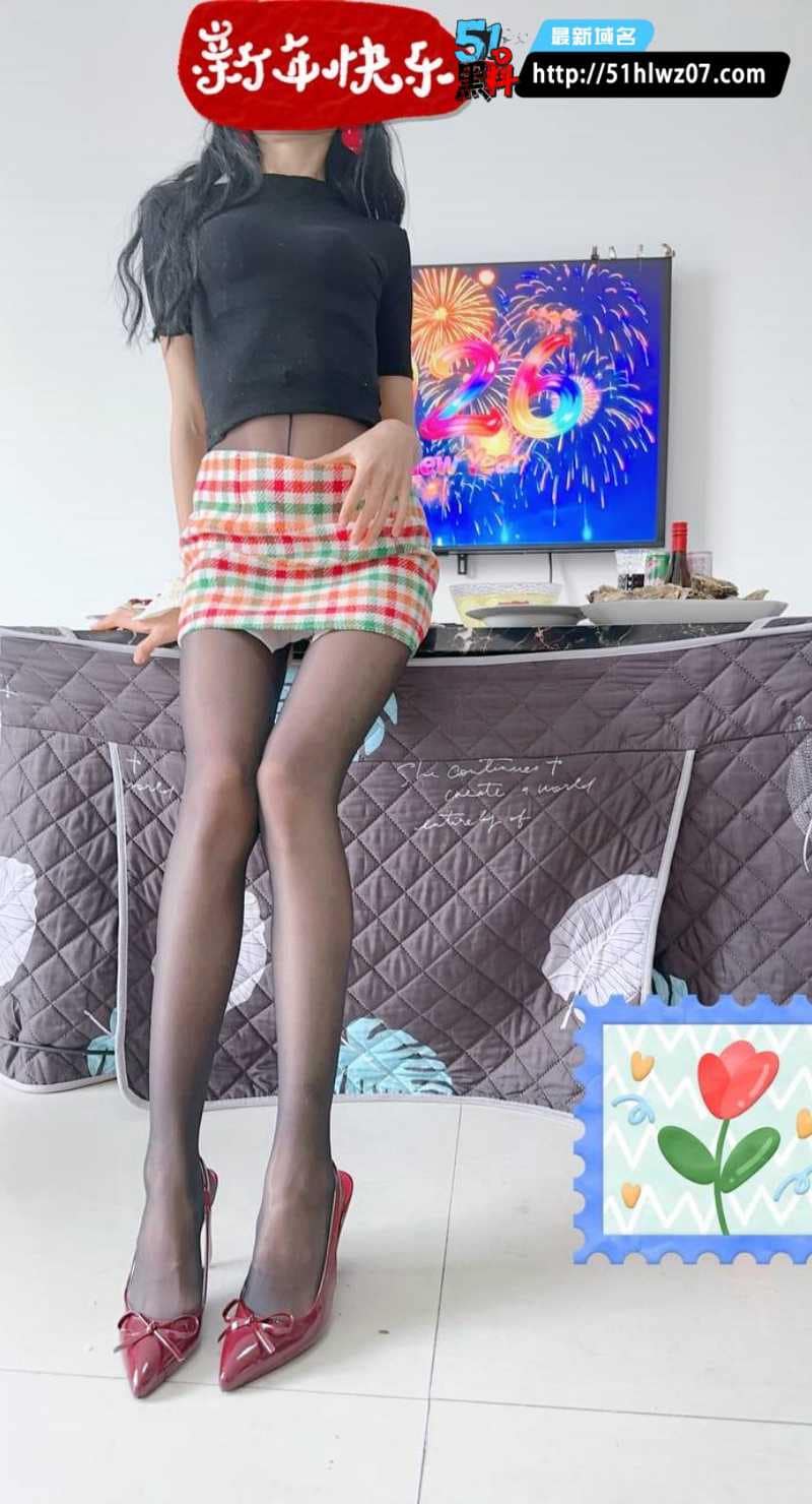 小姨子跨年夜诱惑姐夫丨草莓筷子玩出花样丝袜被射满白浊 福利