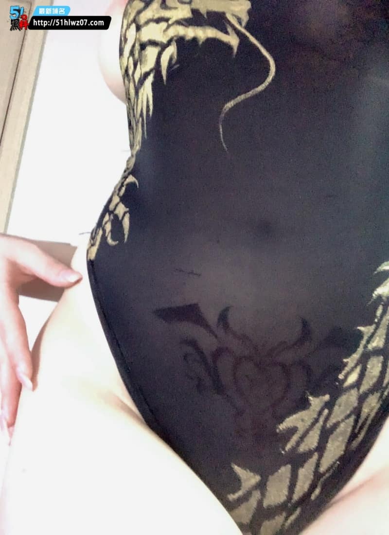 黑丝美腿少女自慰内幕，假屌猛插粉穴喷汁细节太绝 福利