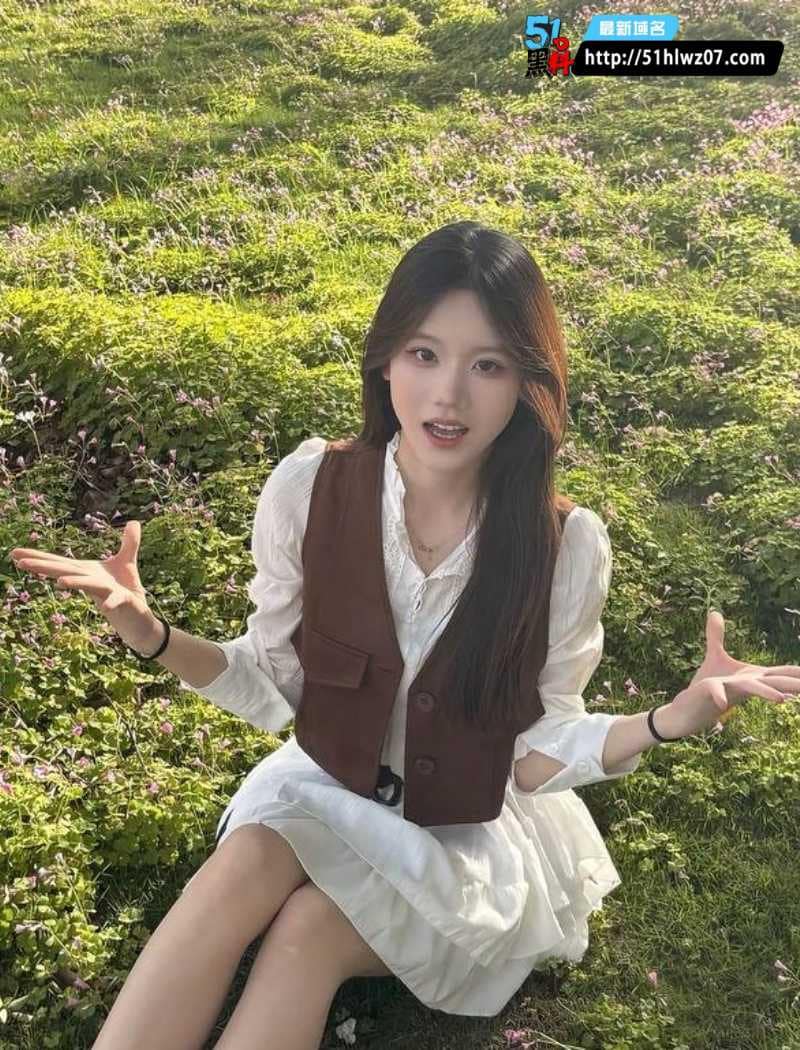 花火Cosplay嫩乳少女私拍曝光白虎嫩穴手指猛抠喷汁太顶了