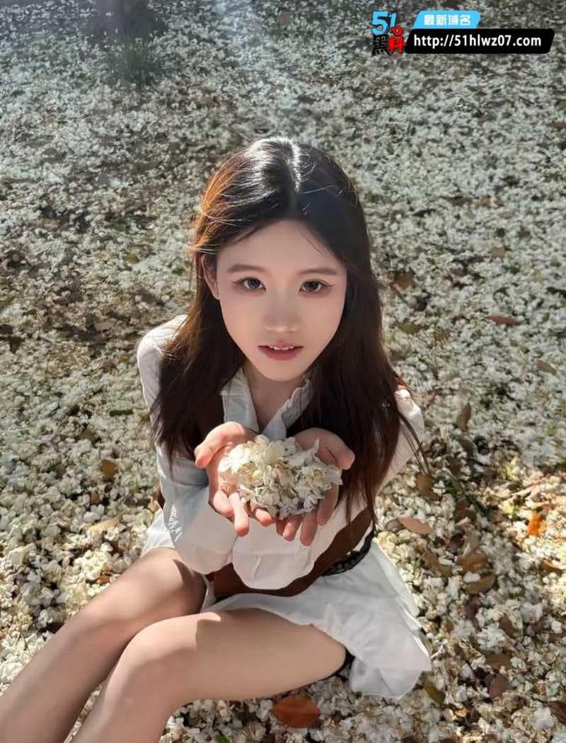 花火Cosplay嫩乳少女私拍曝光白虎嫩穴手指猛抠喷汁太顶了 Star