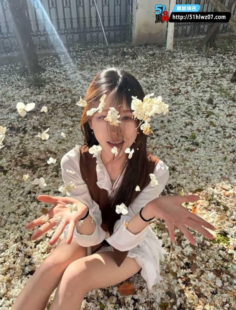 花火Cosplay嫩乳少女私拍曝光白虎嫩穴手指猛抠喷汁太顶了 Rail