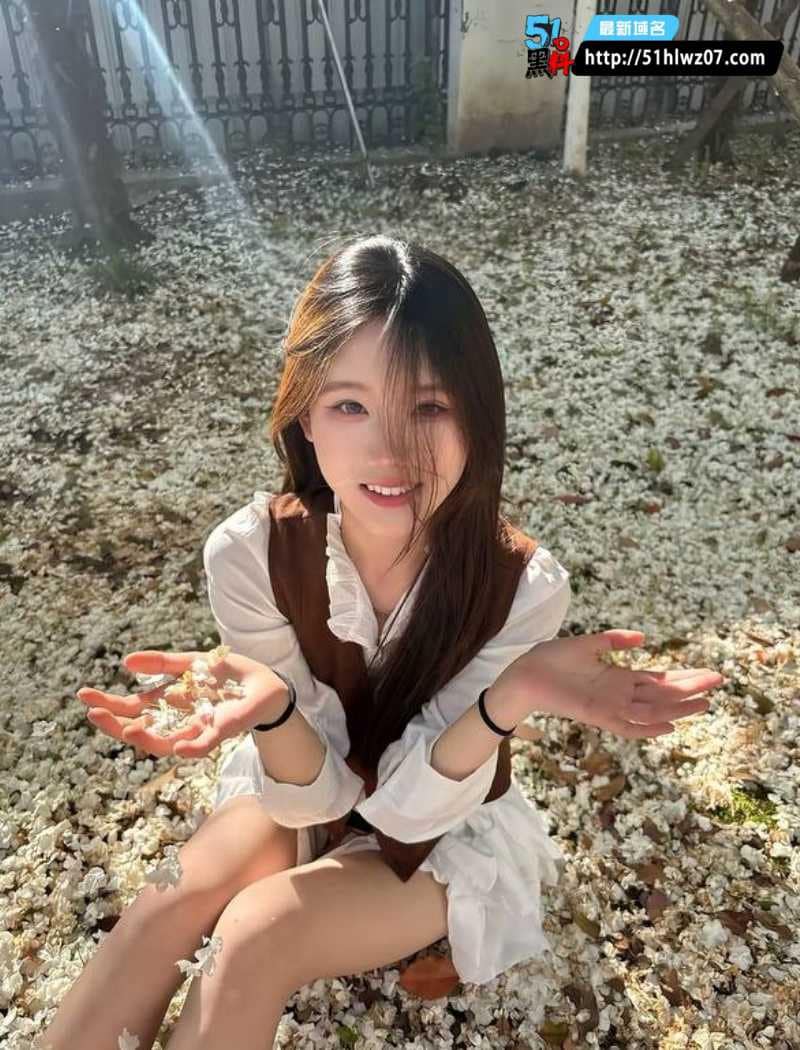 花火Cosplay嫩乳少女私拍曝光白虎嫩穴手指猛抠喷汁太顶了 白虎自慰