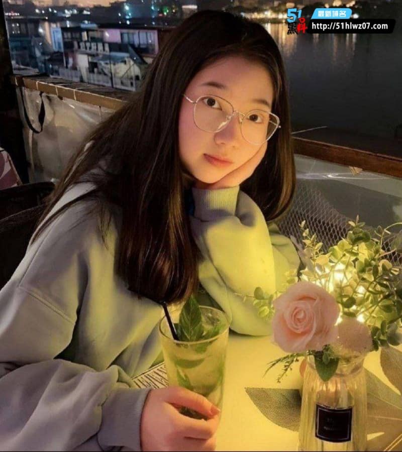 留学生眼镜女神私密视频流出被男友猛操巨乳狂晃细节太顶 反差福利