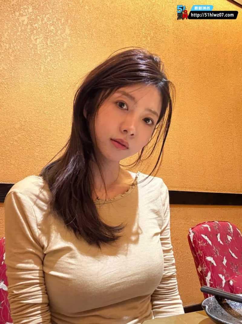 李玥晴这波操作绝了，普拉提教练同学会后被初恋玩成母狗 反差福利