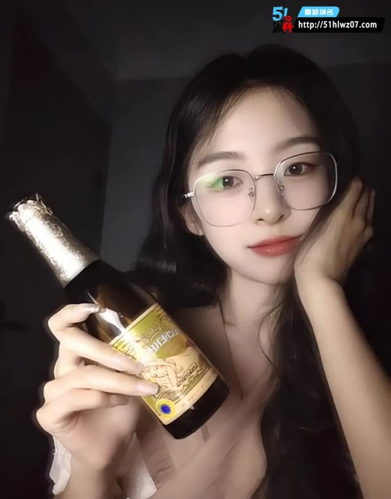 王丽妍私密视频流出，清纯乖乖女私下反差大到离谱 反差女神