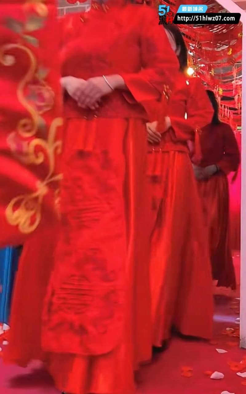 太原日月潭足道婚礼主题店这波反差太顶，红盖头新娘被操到浪叫 新娘按摩