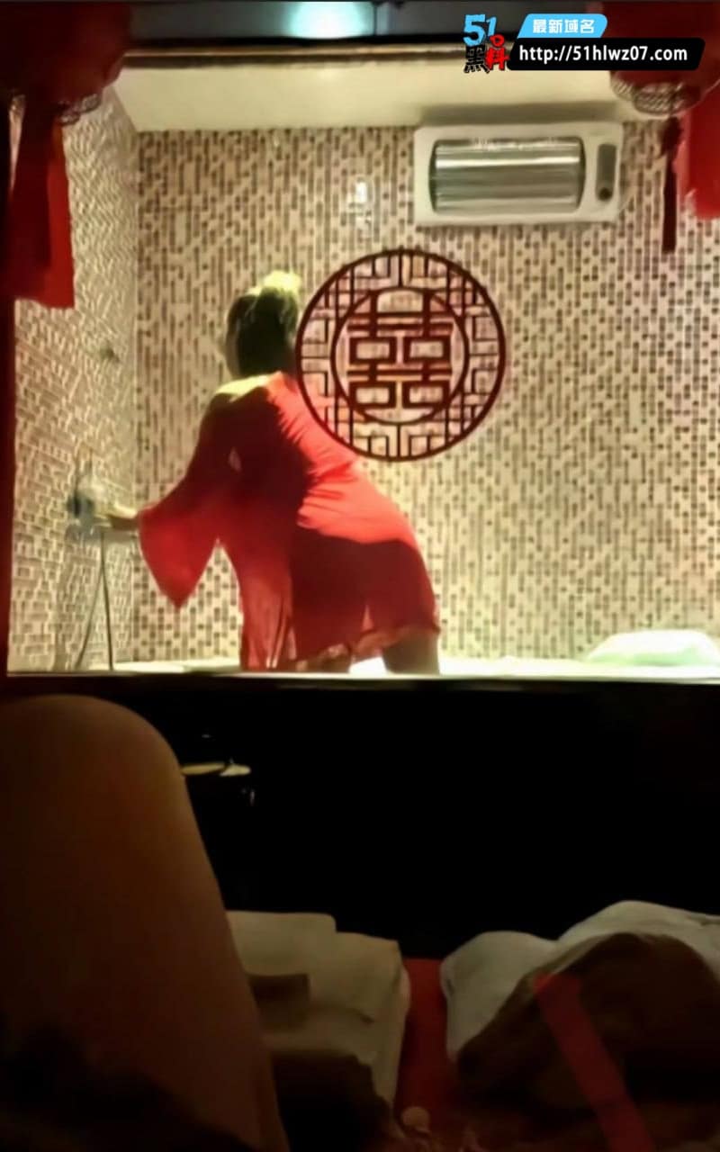 太原日月潭足道婚礼主题店这波反差太顶，红盖头新娘被操到浪叫 太原足浴爆料
