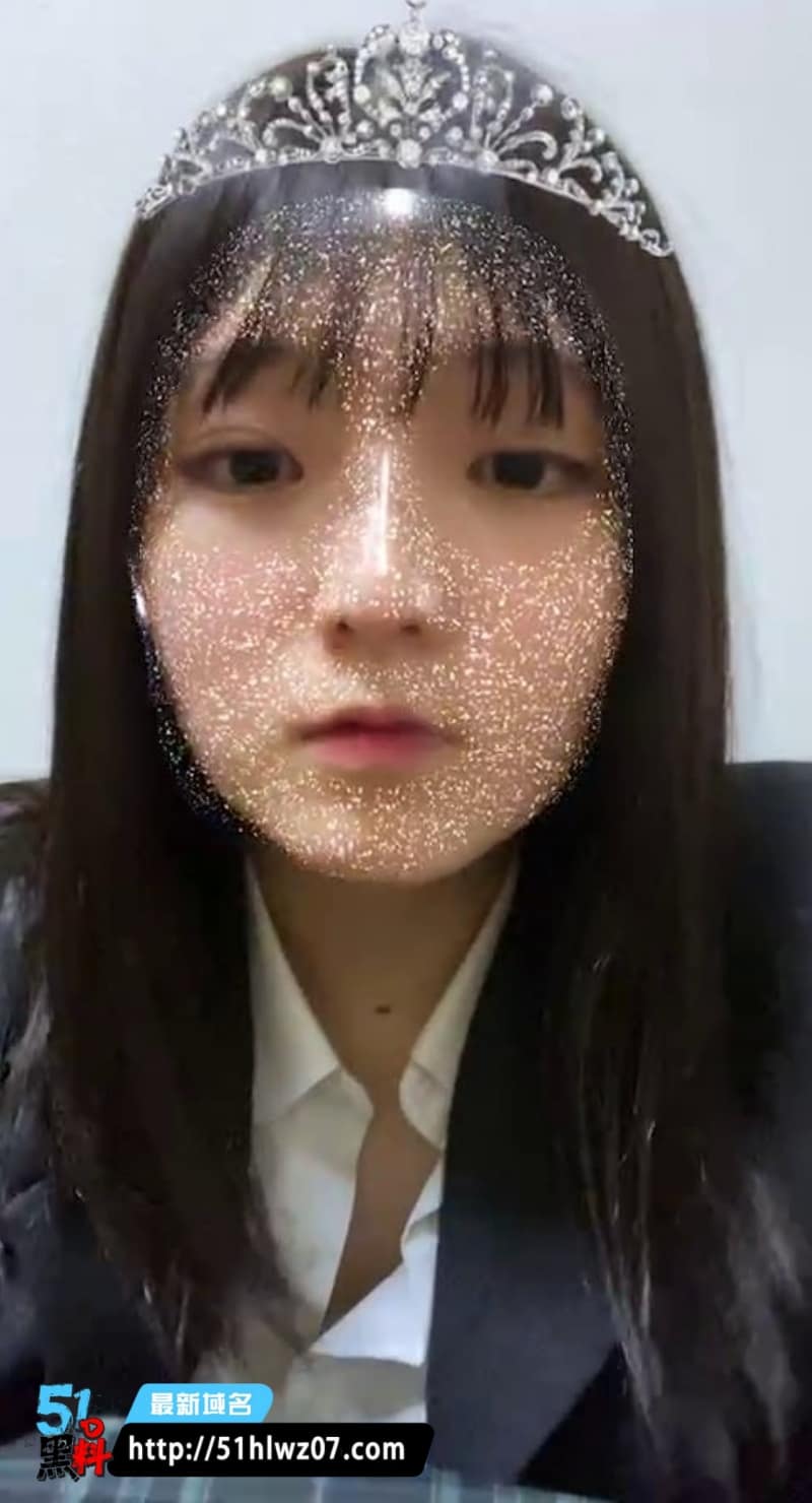 日本JK大学生放学自拍掰开粉嫩小穴猛抠喷白浆反差太顶了