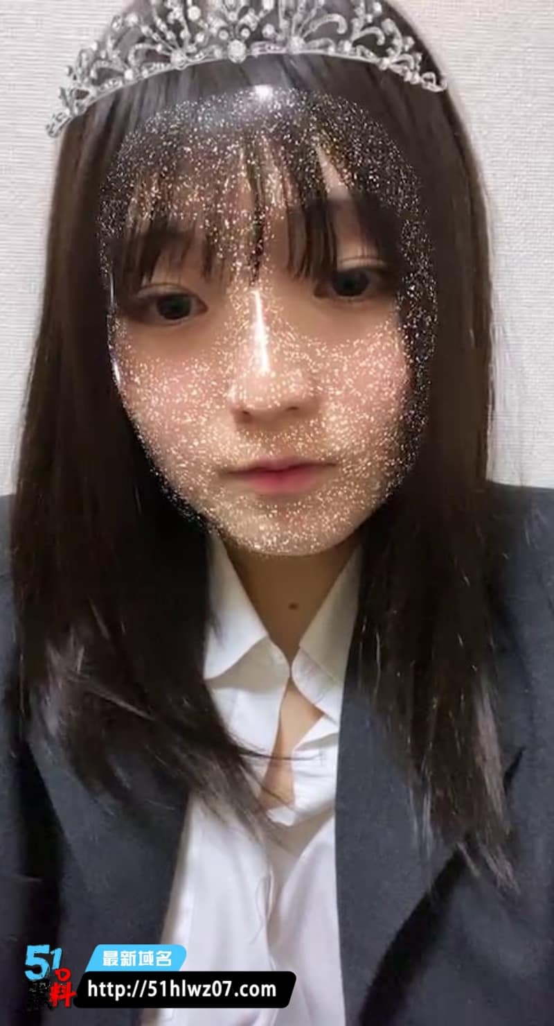 日本JK大学生放学自拍掰开粉嫩小穴猛抠喷白浆反差太顶了 JK制服