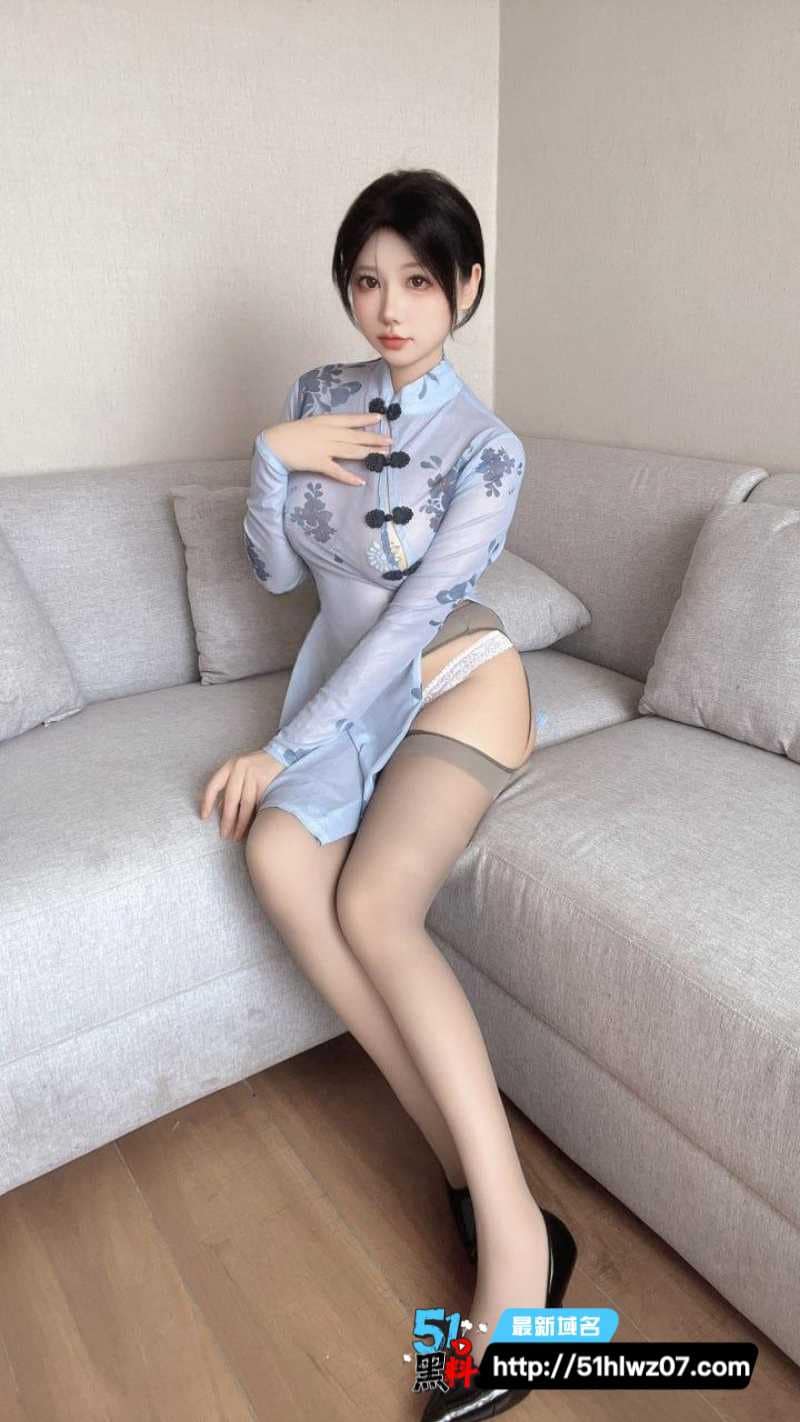 Nyako喵子看着像个乖萌妹子，私下穿件红旗袍竟然野成这样 自慰视频