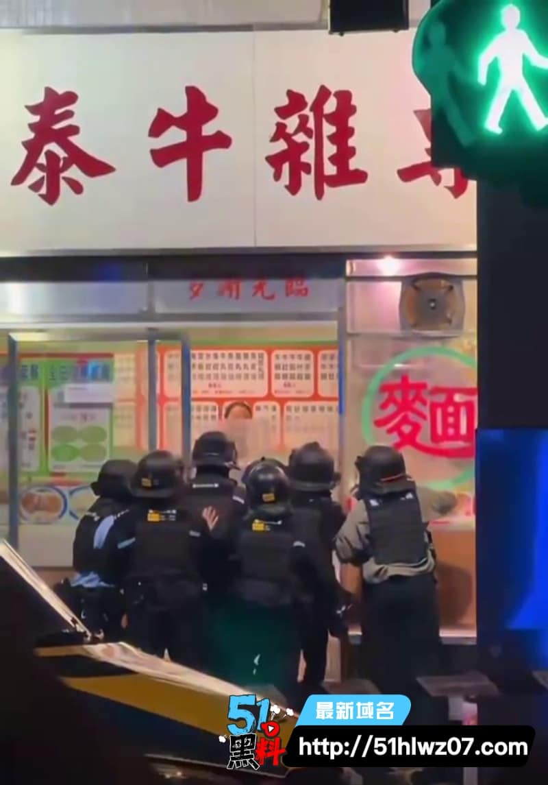 香港上水牛杂店女子手机没电付款失败竟持刀砍警盾被捕 微信支付没电