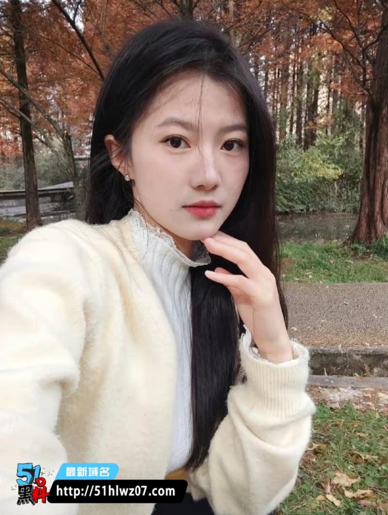 亚洲少妇4P黑丝跪趴被三根大黑屌轮番暴力内射到失神