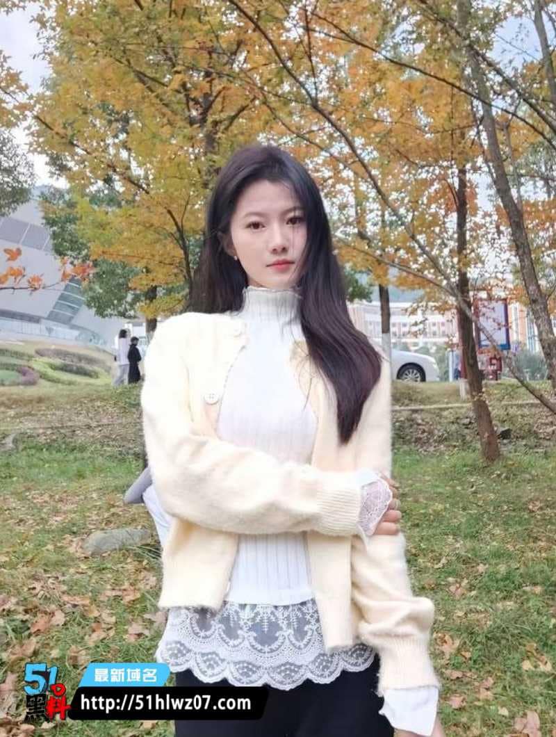 亚洲少妇4P黑丝跪趴被三根大黑屌轮番暴力内射到失神 深喉