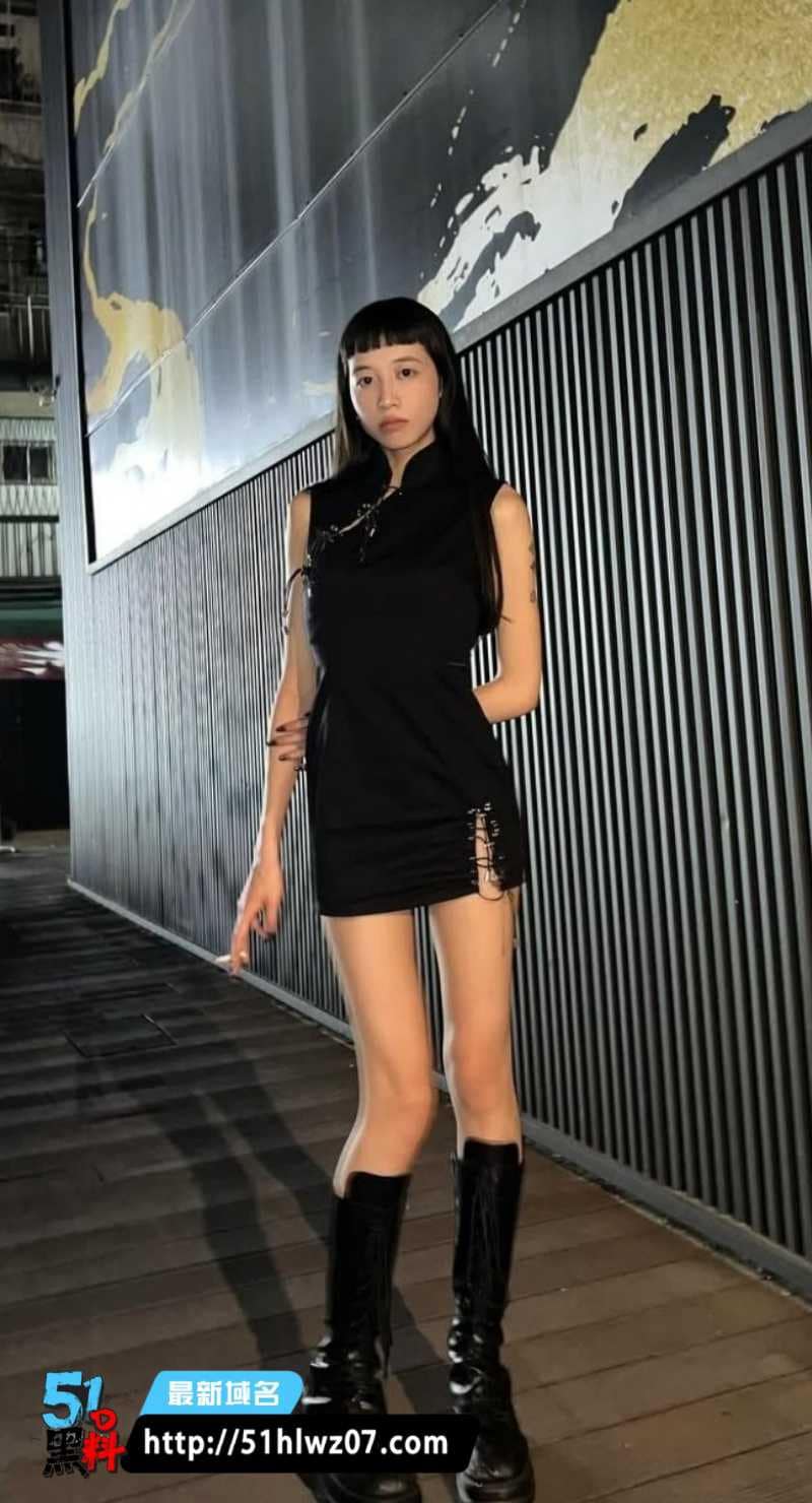 齐刘海网美私密视频流出，巨乳揉捏自慰画面太顶了 纯欲风自拍
