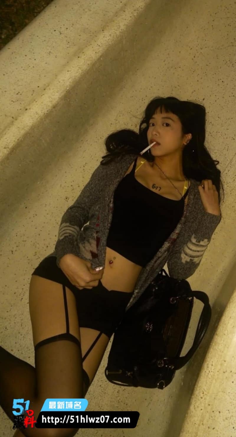 齐刘海网美私密视频流出，巨乳揉捏自慰画面太顶了 揉奶视频