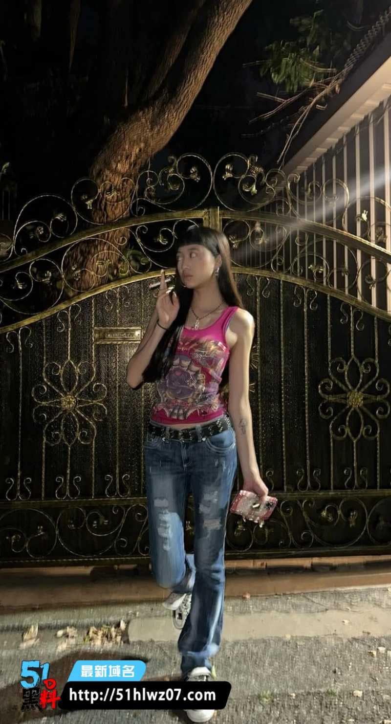 齐刘海网美私密视频流出，巨乳揉捏自慰画面太顶了 网红