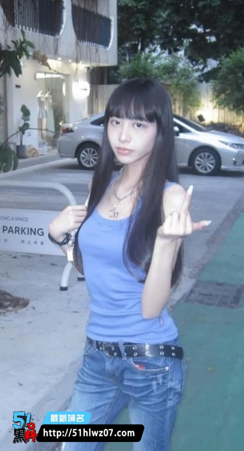 齐刘海网美私密视频流出，巨乳揉捏自慰画面太顶了 反差