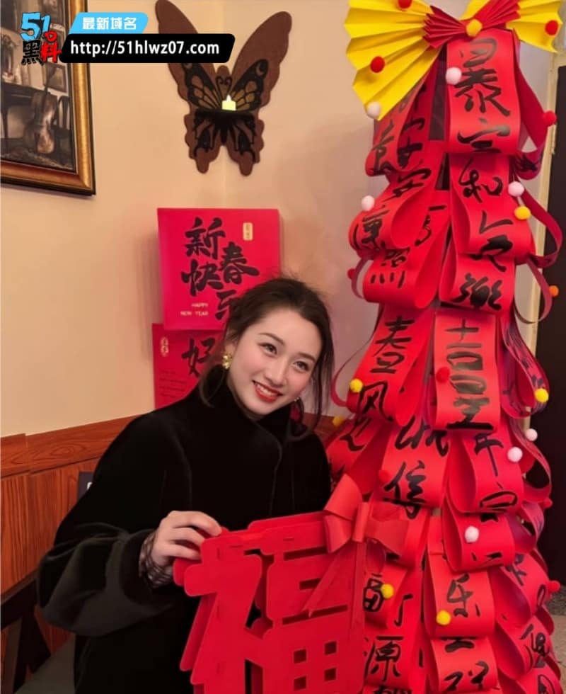 邢娜这反差我真绷不住，上海体育局财务女神私下被灌尿太顶了 灌尿视频
