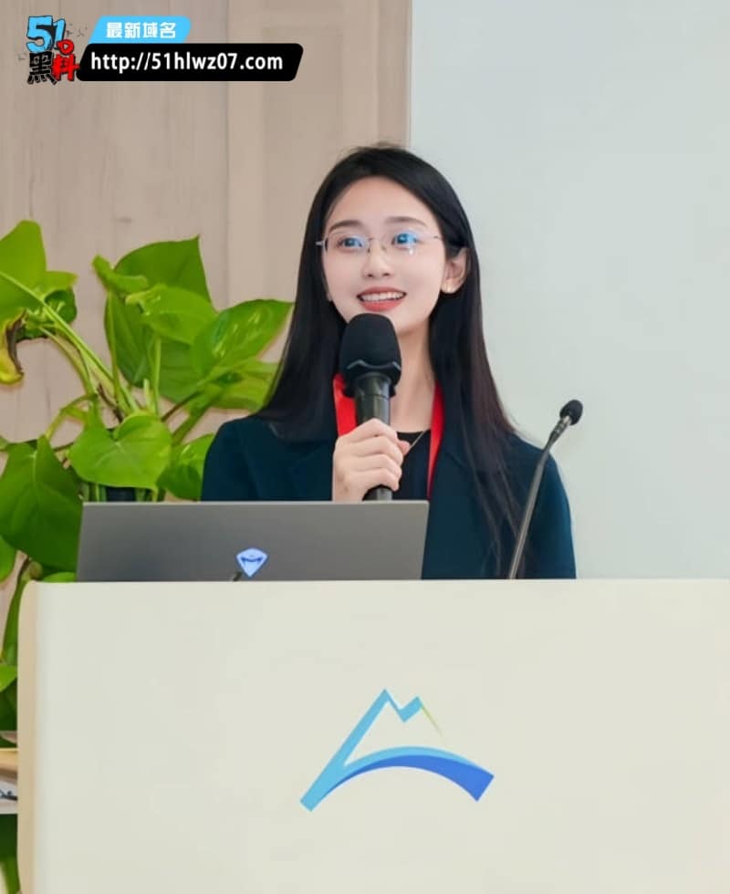 邢娜这反差我真绷不住，上海体育局财务女神私下被灌尿太顶了 职场爆料