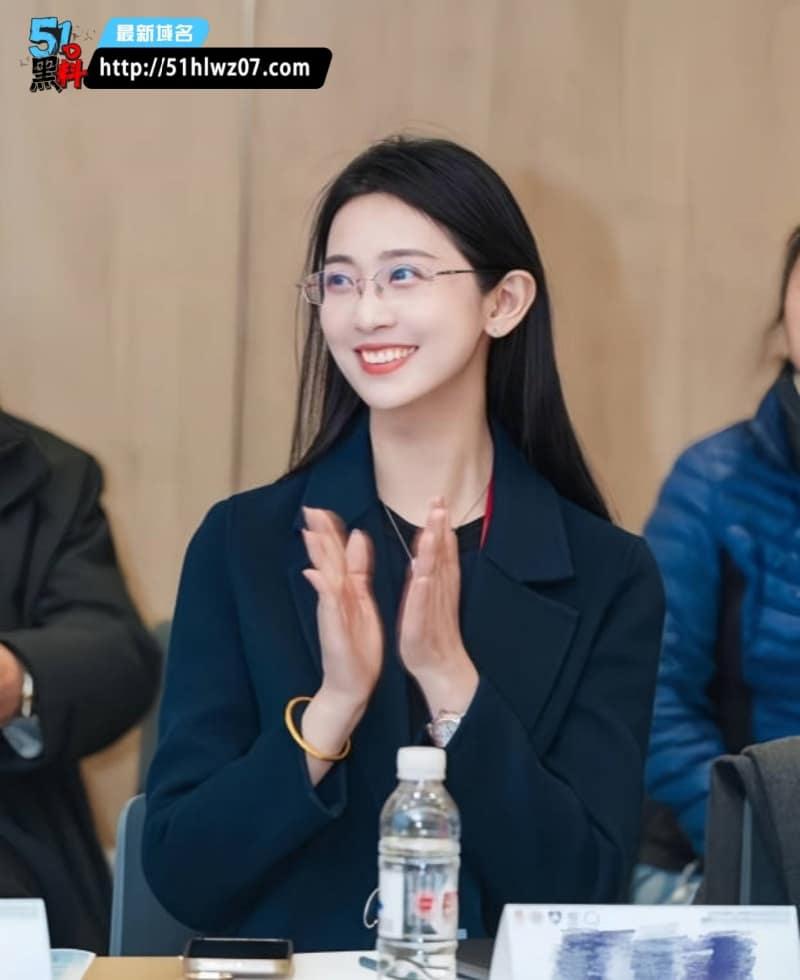 邢娜这反差我真绷不住，上海体育局财务女神私下被灌尿太顶了 反差私生活