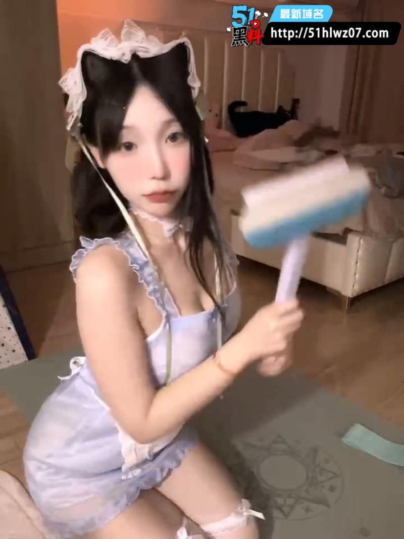 洛蒂老师B站眼镜御姐定制流出，黑丝揉奶这反差我是真没绷住 定制视频