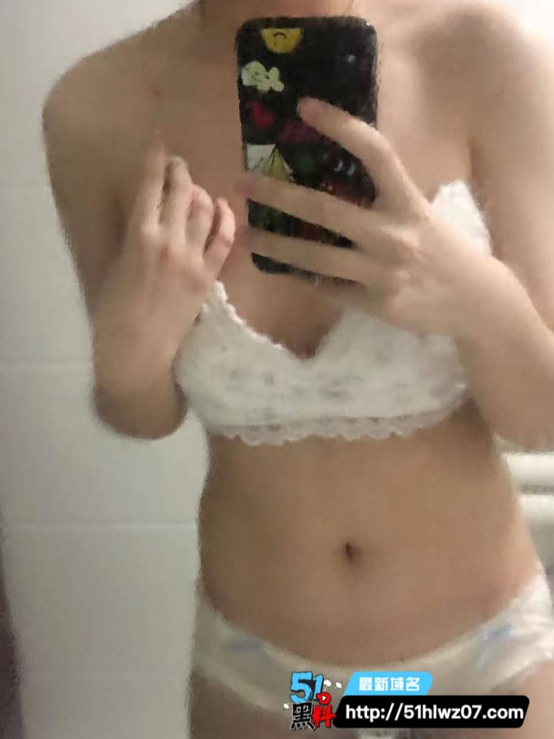 马贞玉这波反差太绝了，黑龙江护理学校校花劈腿视频被前任公开 大学生