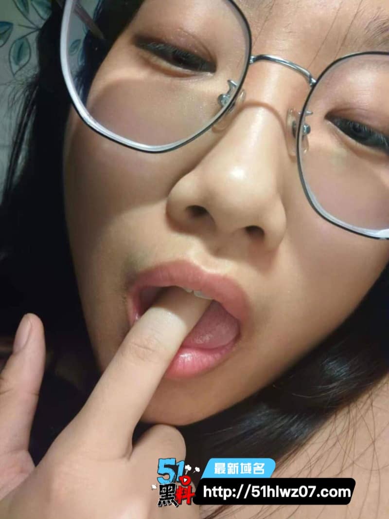 张雪莹长春中医药大学清纯女神，私下反差这么野骑被子直接高潮 校园爆料