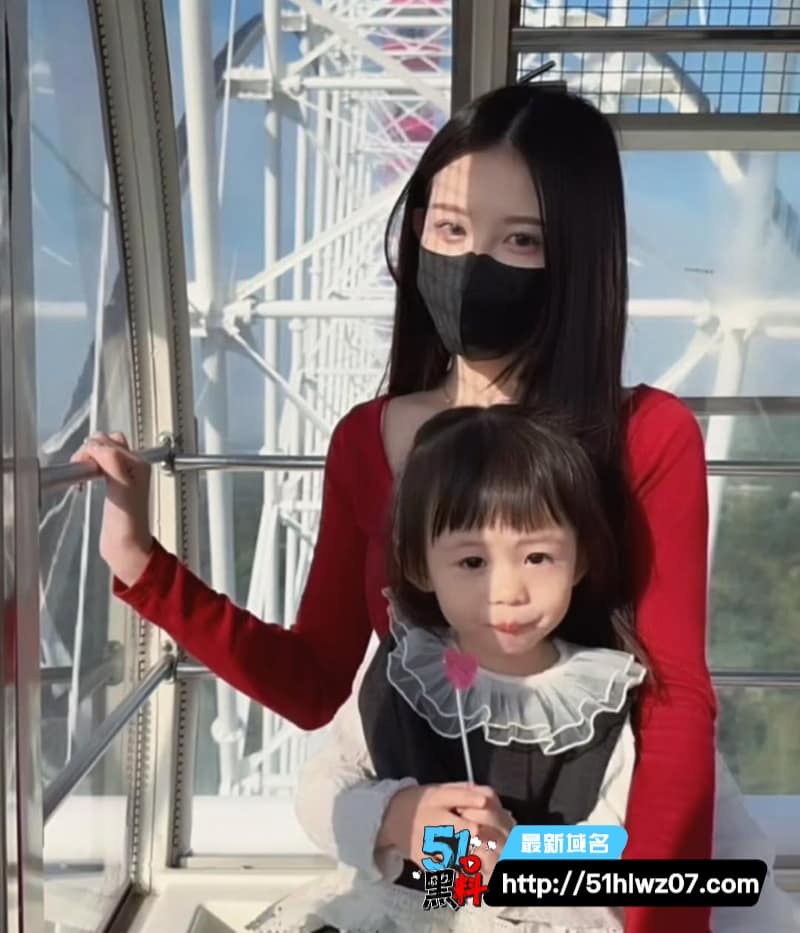 高颜值少妇私密流出丨年轻时跟老公这么野，生完娃身材居然没走样 夫妻自拍