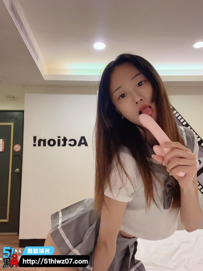 19岁纯情前女友私藏全裸自慰视频流出反差太猛眼神迷离真勾人