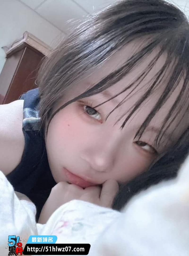 台湾网红柠宝私下反差极大，裸聊勾引陌生男回家被干到失神