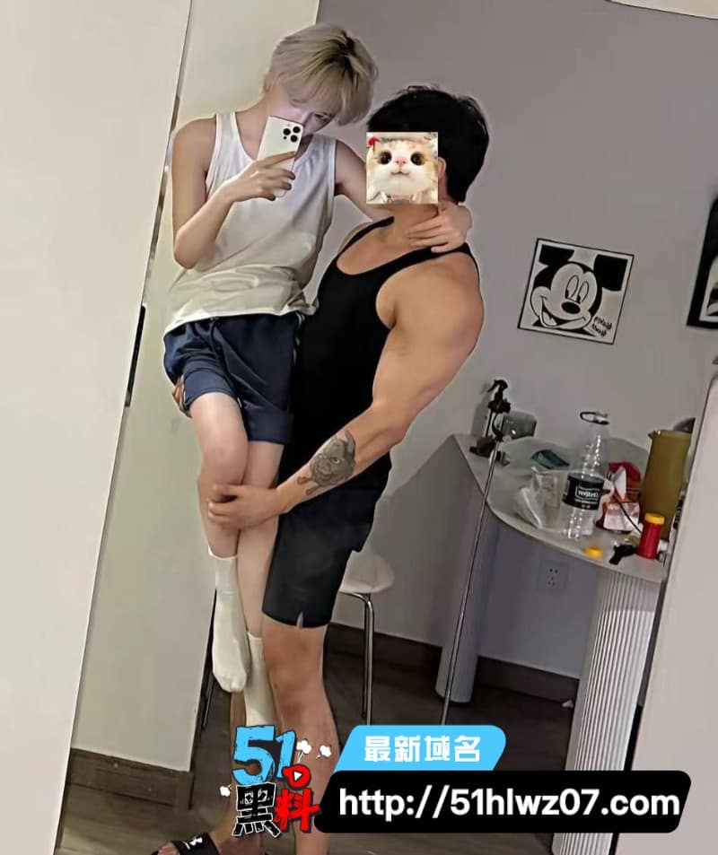 捷宝嗯嗯哒人设翻车丨台前甜美TS女神私下睡粉选妃 爆料