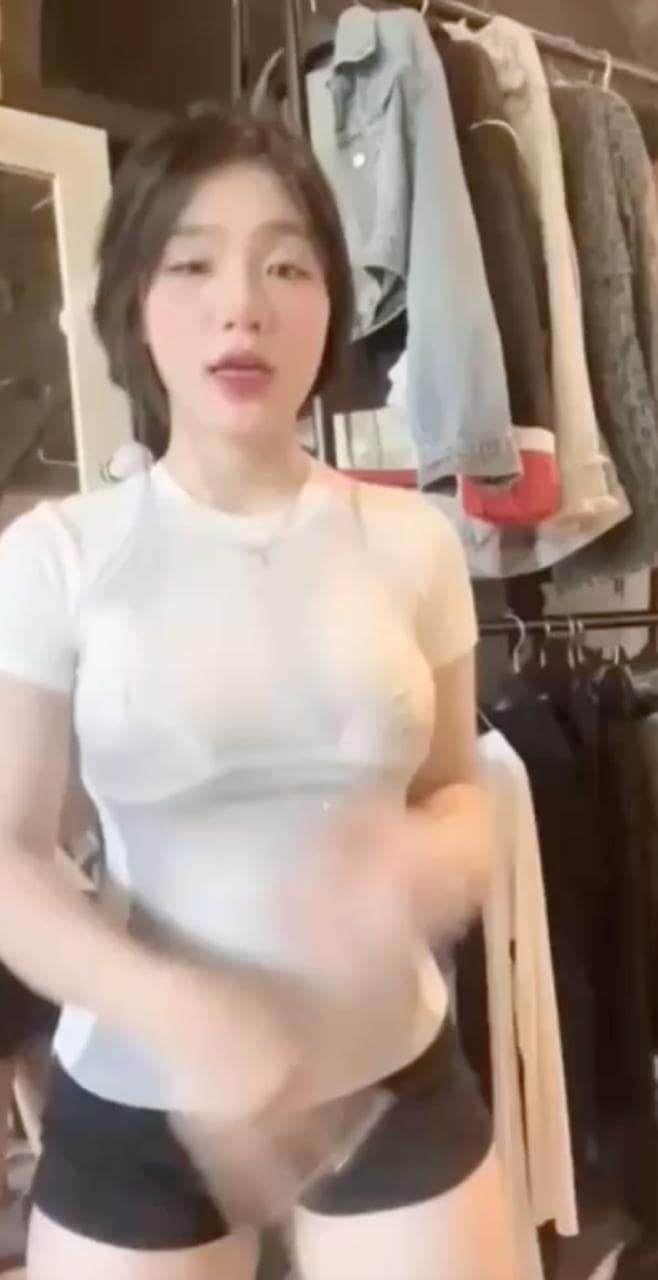 越南TikTok大奶妹私下玩这么野丨清纯邻家脸配雪白巨乳反差太顶 完整视频在线播放