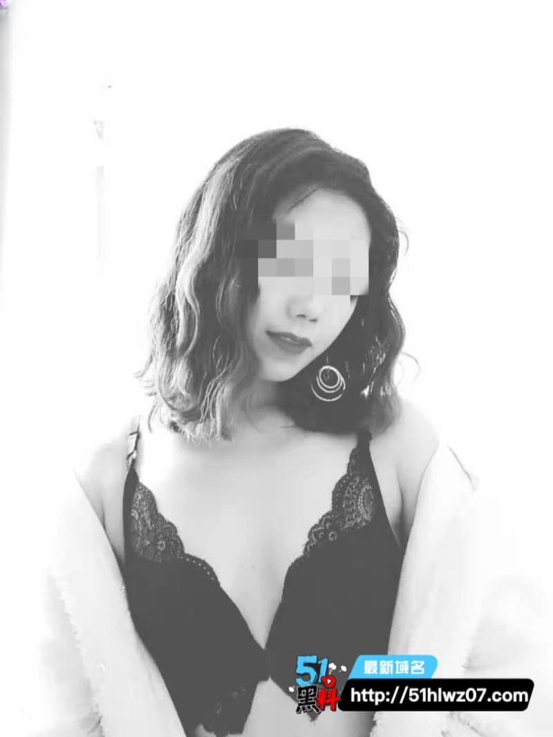护士少妇小茹私密视频流出丨假期独守空房被撩拨尺度真大 邻居偷情