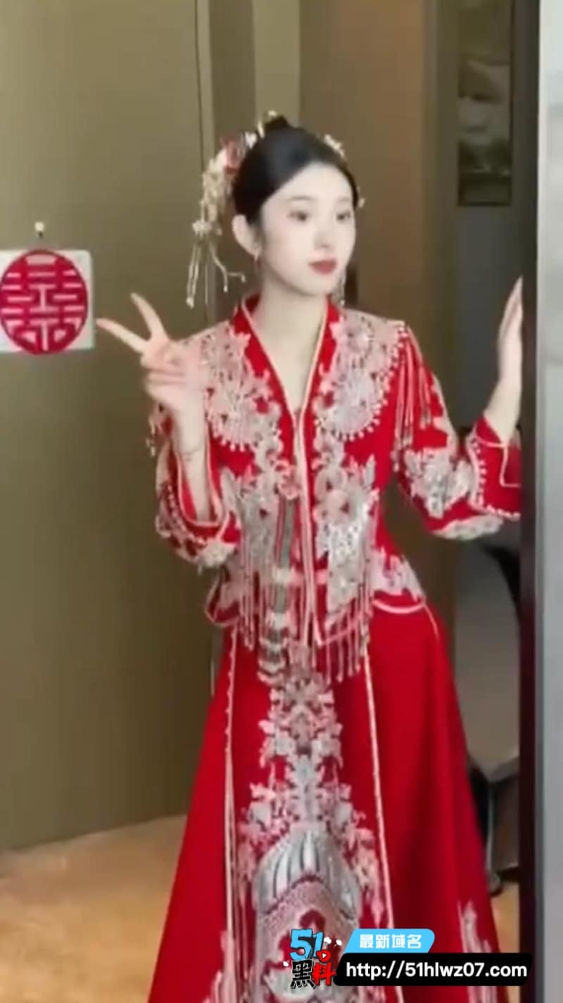 柒贰陆这波反差绝了丨一杆钢枪约操国风网红皮肤白得发光 推特